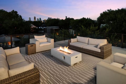 Casa Sol - Heated Pool Outdoor Living & Design House in Zilker