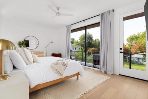 Casa Sol - Heated Pool Outdoor Living & Design House in Zilker