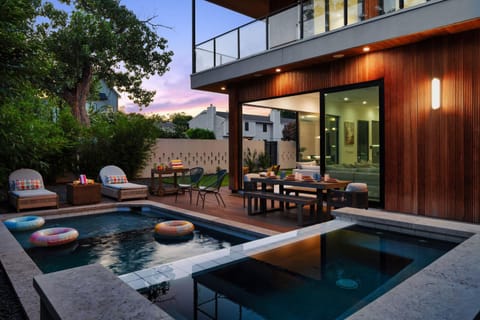 Casa Sol - Heated Pool Outdoor Living & Design House in Zilker
