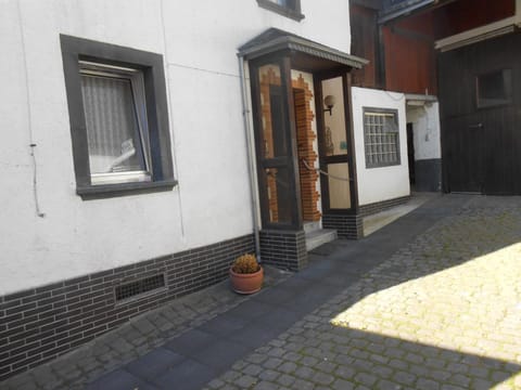 Patio, Facade/entrance, BBQ facilities, On site