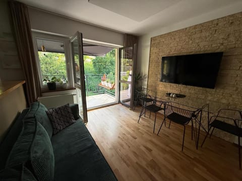 Communal lounge/ TV room, TV and multimedia, Living room, Seating area, Evening entertainment