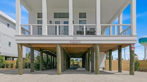 8 BR 6 BA Pool & Hot Tub Pickleball Fun House in Okaloosa Island