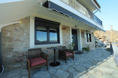 Quiet pocket lake view Apartment in North Macedonia