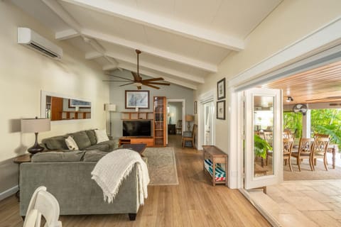 3 BR 2BA Private Pool Waterfront House in Stock Island