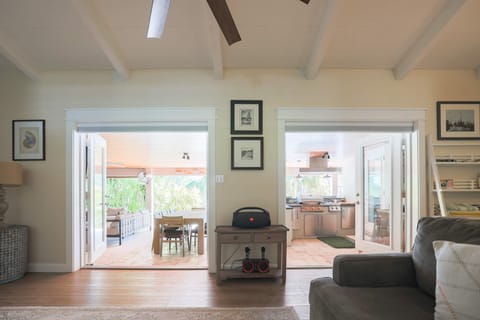 3 BR 2BA Private Pool Waterfront House in Stock Island