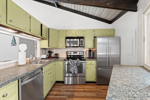 Chic 2 BD 2 BA Near Skiing Fireplace etc House in Pocono Pines