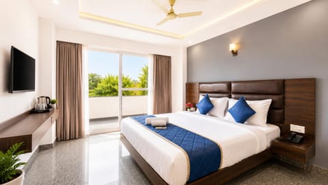 Bed, Bedroom, City view