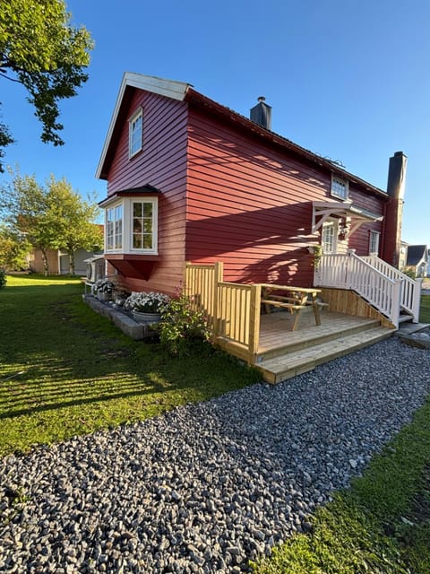 Property building, Day, Garden