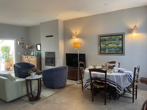 Communal lounge/ TV room