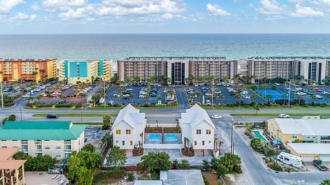 5 BR 4 BA Private Pool Pickleball Fun House in Okaloosa Island