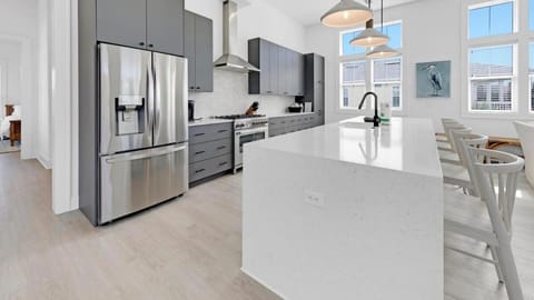 8 BR 6 BA Pool & Hot Tub & Pickleball Fun House in Okaloosa Island