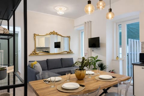 TV and multimedia, Living room, Dining area