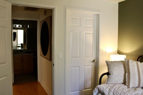 Designer Light-Filled WeHo Condo Apartment in West Hollywood