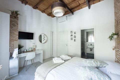 White Ostilia Apartments Apartment in Rome