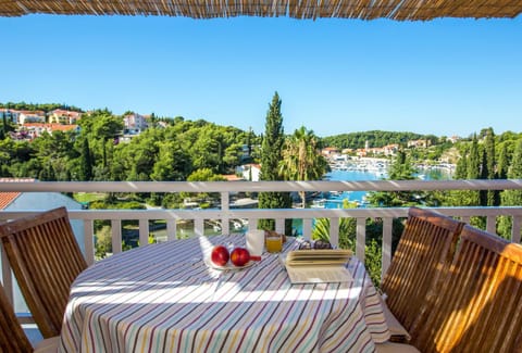 View (from property/room), Balcony/Terrace, Sea view