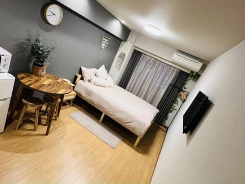 Bed, TV and multimedia, Photo of the whole room, Bedroom, air conditioner