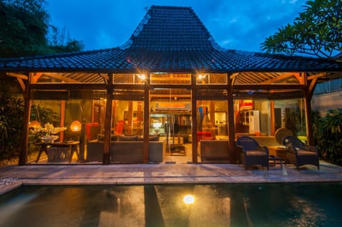 Tides Echo Beach Villa in North Kuta
