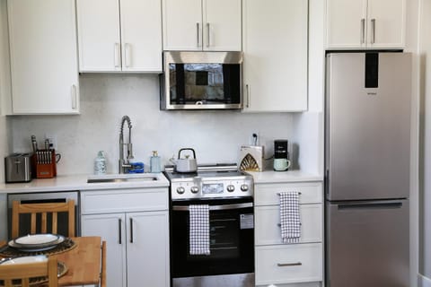 Coffee/tea facilities, Kitchen or kitchenette, dishwasher, oven, pet friendly, toaster