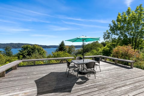 Lilliwaup Stay - 22 Acres, water Views, Beach Access House in Hood Canal