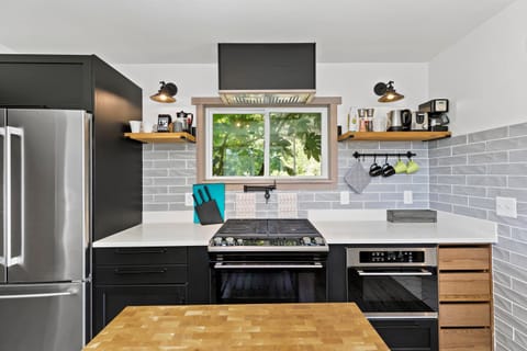 Lilliwaup Stay - 22 Acres, water Views, Beach Access House in Hood Canal