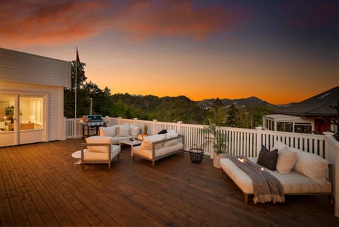Natural landscape, View (from property/room), Balcony/Terrace, Mountain view, Sunrise, Sunset