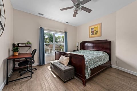 Derby- Bourbon Trail 4BR Pool Table Villa House in Louisville