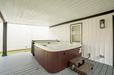 Sleek Urban Getaway Paristown-Highlands-Germantown Villa in Louisville