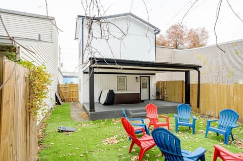 Sleek Urban Getaway Paristown-Highlands-Germantown Villa in Louisville