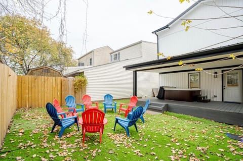 Sleek Urban Getaway Paristown-Highlands-Germantown Villa in Louisville