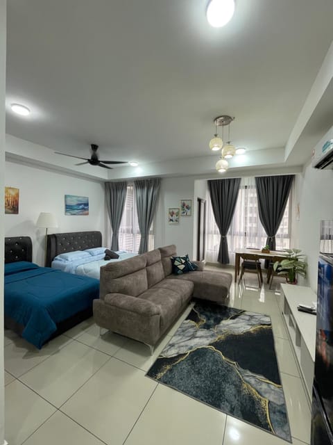 Bed, TV and multimedia, Living room, Photo of the whole room, Seating area, Bedroom