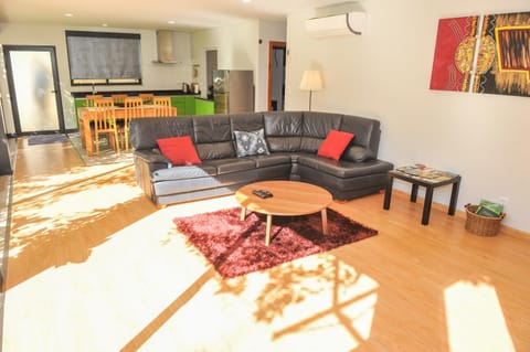 Communal lounge/ TV room, Communal kitchen