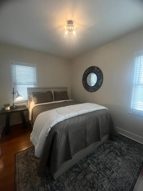 Hickory Haven - Heart of Omaha Apartment in Omaha