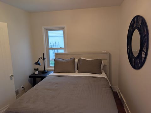 Hickory Haven - Heart of Omaha Apartment in Omaha