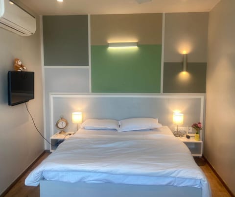 Bed, TV and multimedia, Bedroom, air conditioner