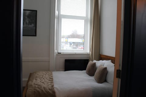 89A Bank Street 3 bedroom Apartment in Scotland