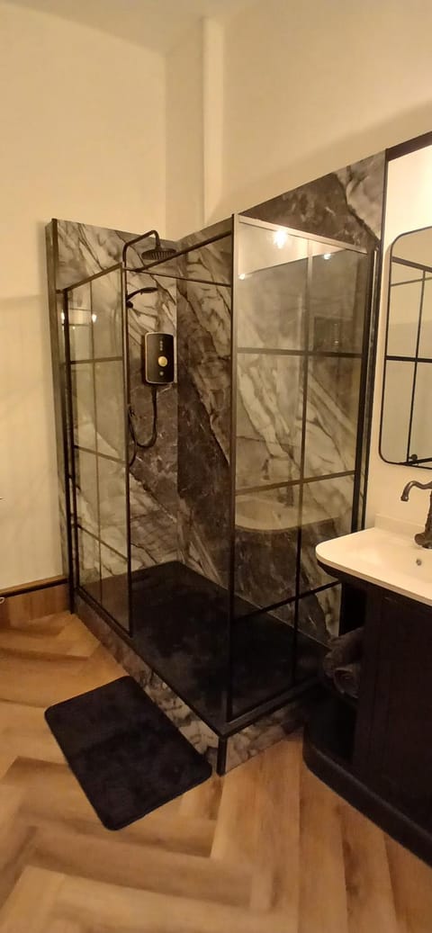 89A Bank Street 3 bedroom Apartment in Scotland