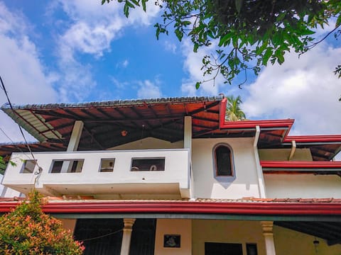 Property building, Facade/entrance, Day
