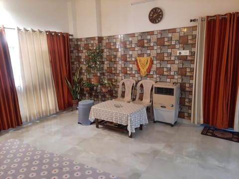 Living room, Photo of the whole room