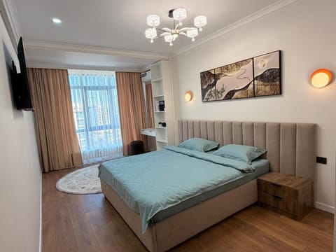 Bed, TV and multimedia, Bedroom