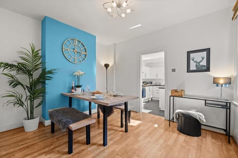 Seating area, Dining area