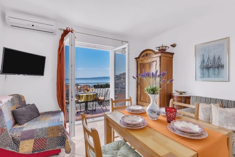 Natural landscape, Living room, Seating area, Dining area, Sea view