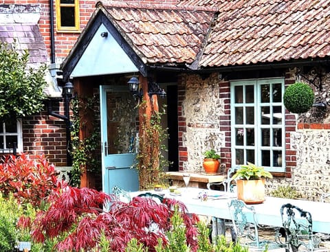 Property building, Spring, Dining area, Garden view