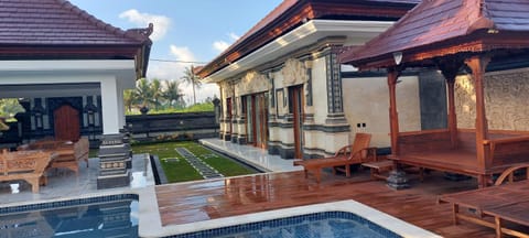 Property building, Patio, Day, Garden, Garden view, Pool view, Swimming pool, sunbed