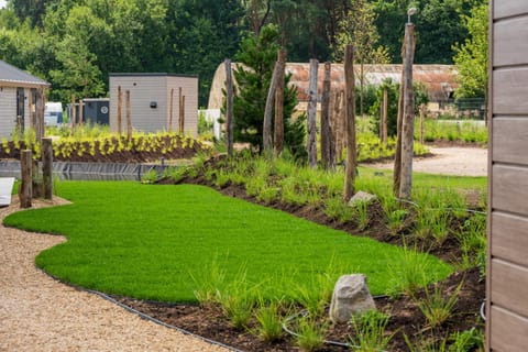 Modernes Chalet New Port 067 mitten im Grünen mit eigener Terrasse am Wasser Nr 67 Apartment in Nettetal