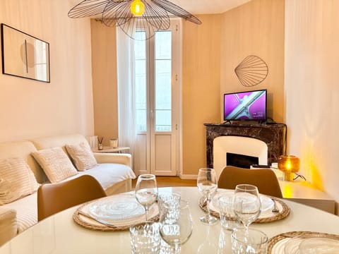 Communal lounge/ TV room, Living room, Dining area