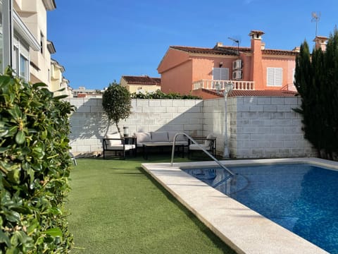 Spring, Summer, Garden, Seating area, Garden view, Pool view, Swimming pool