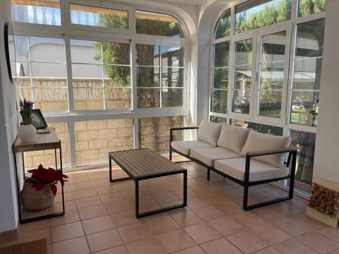 Patio, Winter, Balcony/Terrace, Seating area