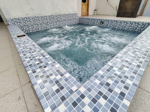 Hot Tub, Swimming pool