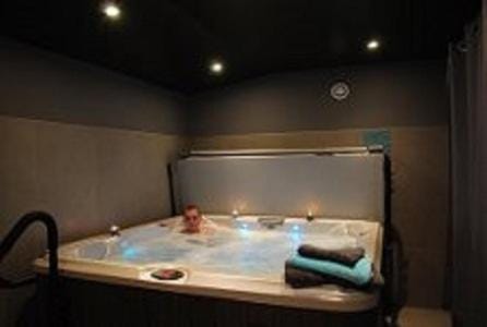 Hot Tub, Massage, Area and facilities
