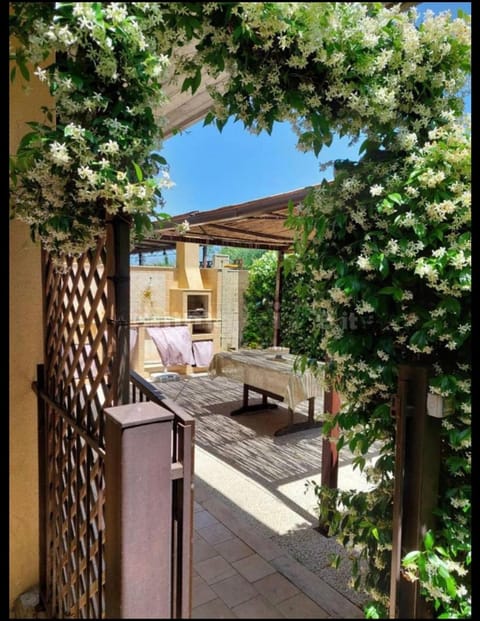 Patio, Spring, BBQ facilities, Garden, Balcony/Terrace, Dining area, Garden view